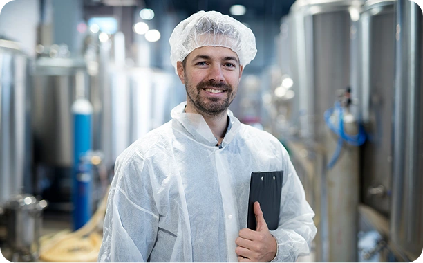 Сотрудник производства продуктов питания